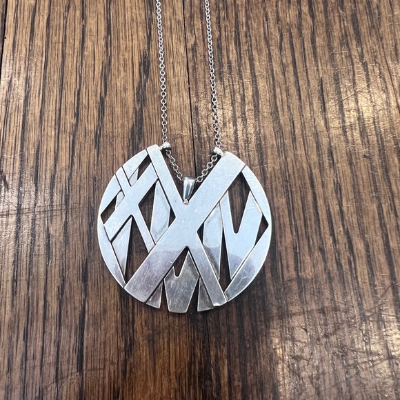 Tiffany&Co Atlas® round pendant in sterling silver - Picture 1 of 8